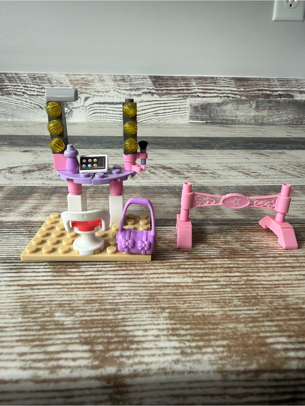 MegaBloks AMERICAN GIRL Doll ISABELLE Ballet RECITAL Set - DRESSING Room PARTS